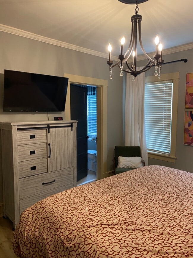 Photo - 322 N New Madrid St