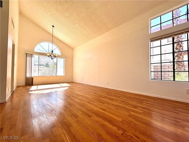 Photo - 425 Pemberry Cir