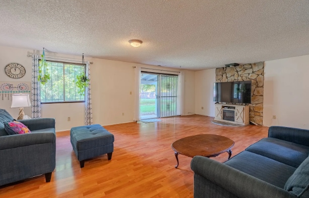 Photo - 608 NE Pinebrook Ave