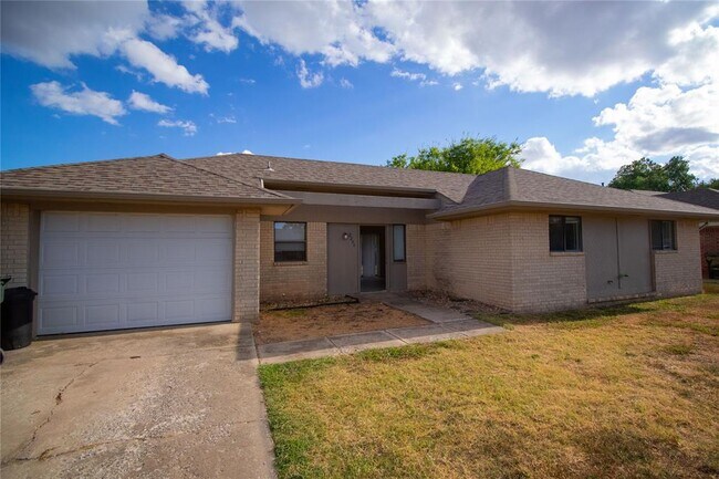 Photo - 2204 Lafayette Dr