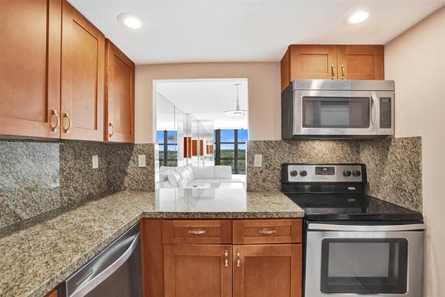 Photo - 1000 Parkview Dr Unit 905