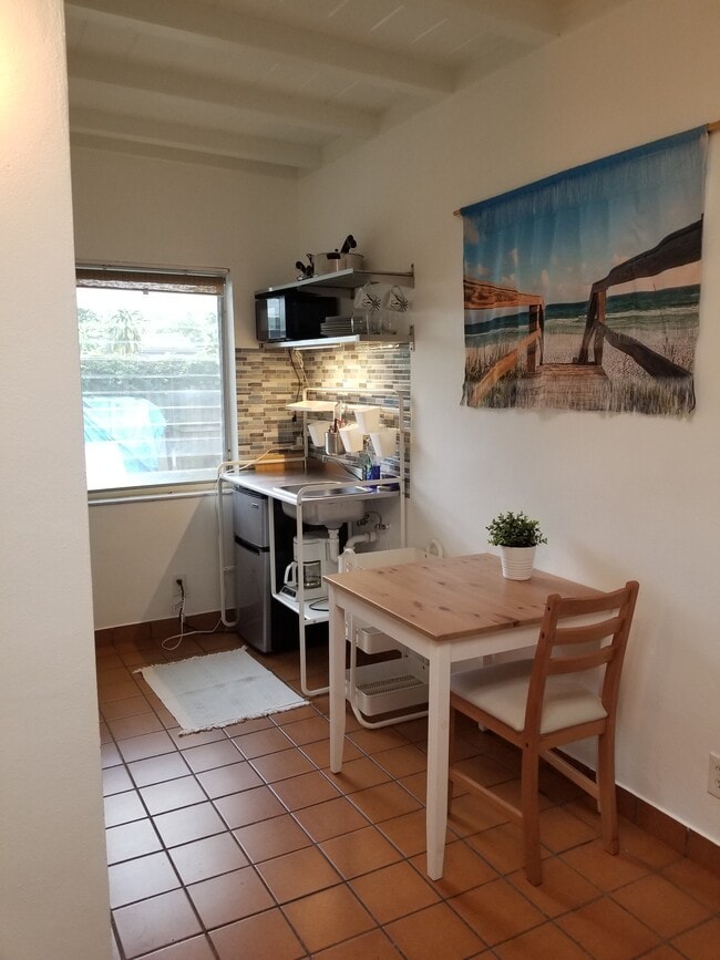 Photo - 241 SW 7th St