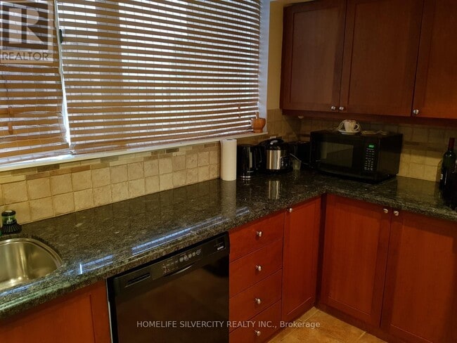 Photo - 3695 Kaneff Crescent Unit SPH 05