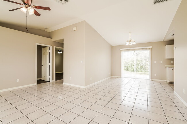 Photo - 3214 6th St W