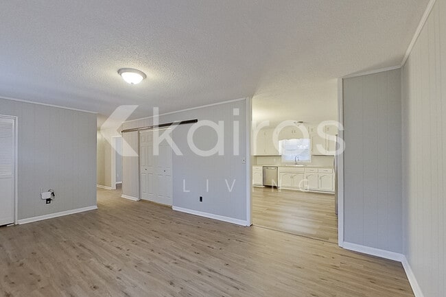 Photo - 2319 Applewood Dr