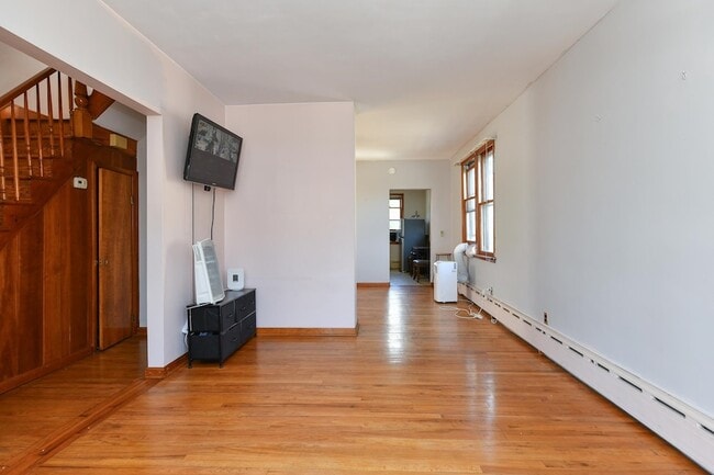 Photo - 241 Maple St