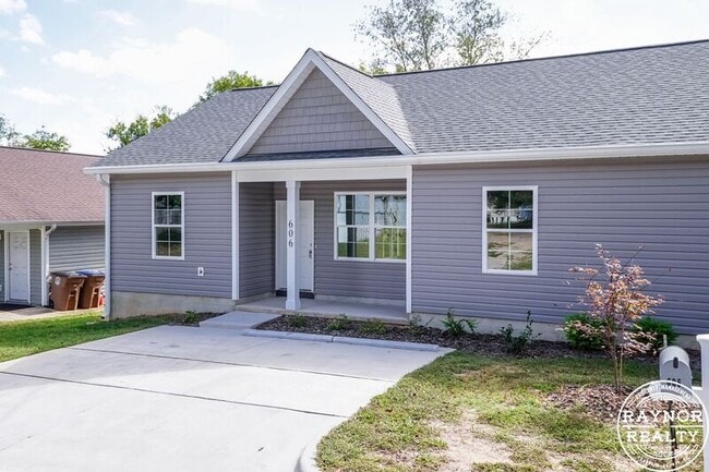 Photo - 606-606 E Pine Ave