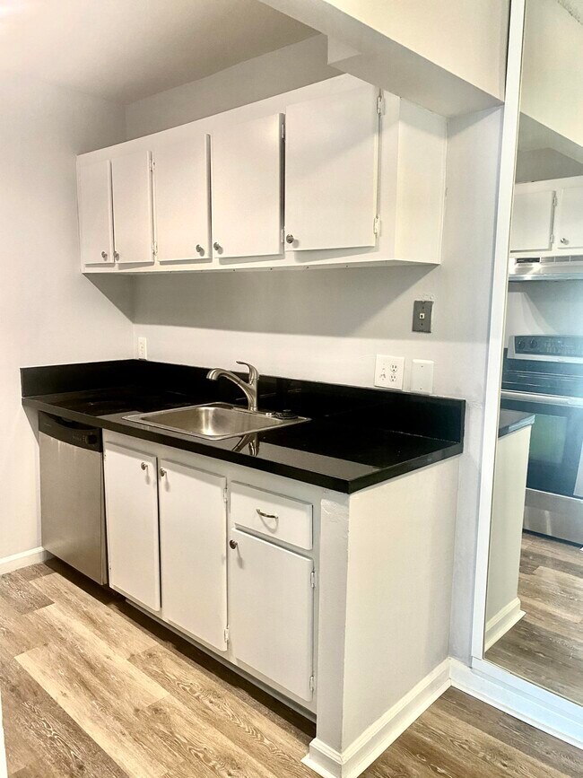 Photo - 1500 N Congress Ave Unit B4