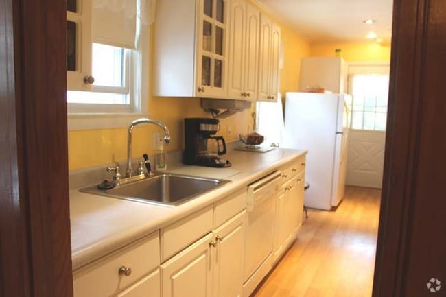 Building Photo - 46-48-48 Moulton Rd Rental