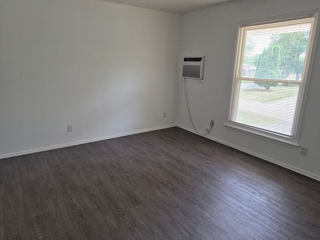 Building Photo - 3514 Valleston Pkwy Unit 04