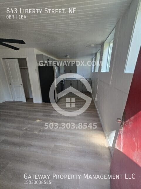 Photo - 843 Liberty St NE