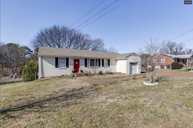 Photo - Charming 2 Bedroom Rental Home in Nashville with 1210 Sq Ft - Must See!