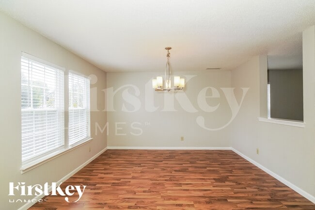 Photo - 339 Winterset Way