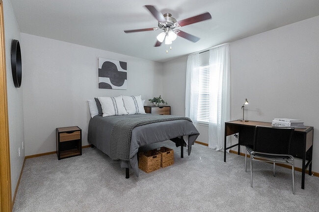 The-Row-Apartments-Near-University-of-Missouri-Spacious-Private-Bedroom
