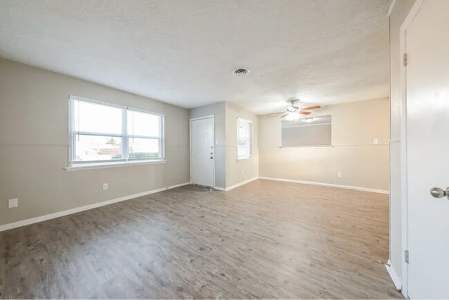 Photo - 3004 Albany Dr