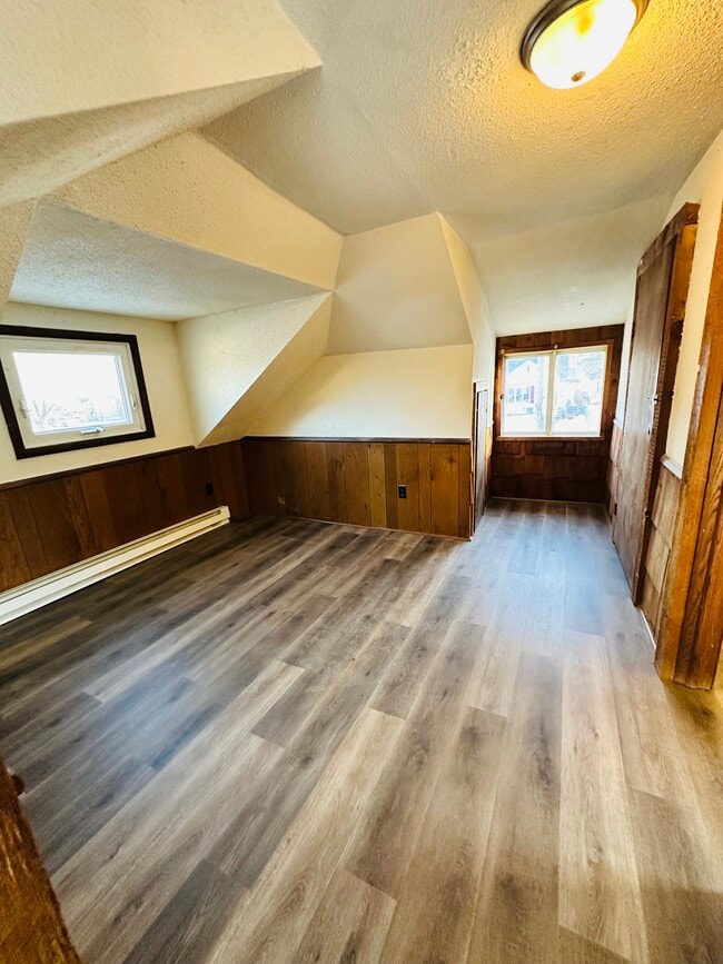 Photo - 1995 Cottage Ave E