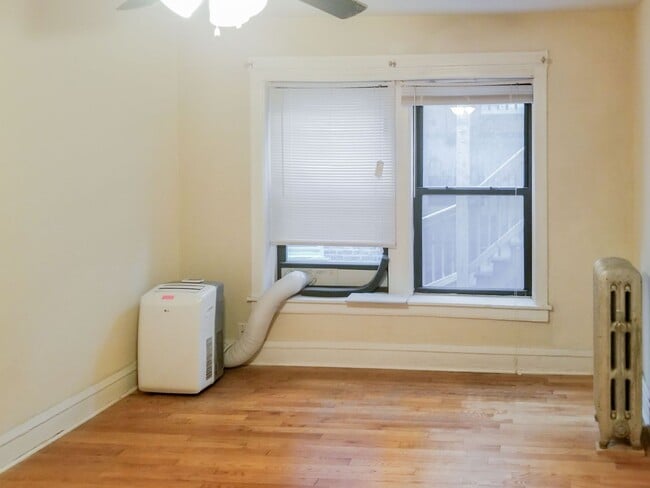Photo - 538 W Cornelia Ave