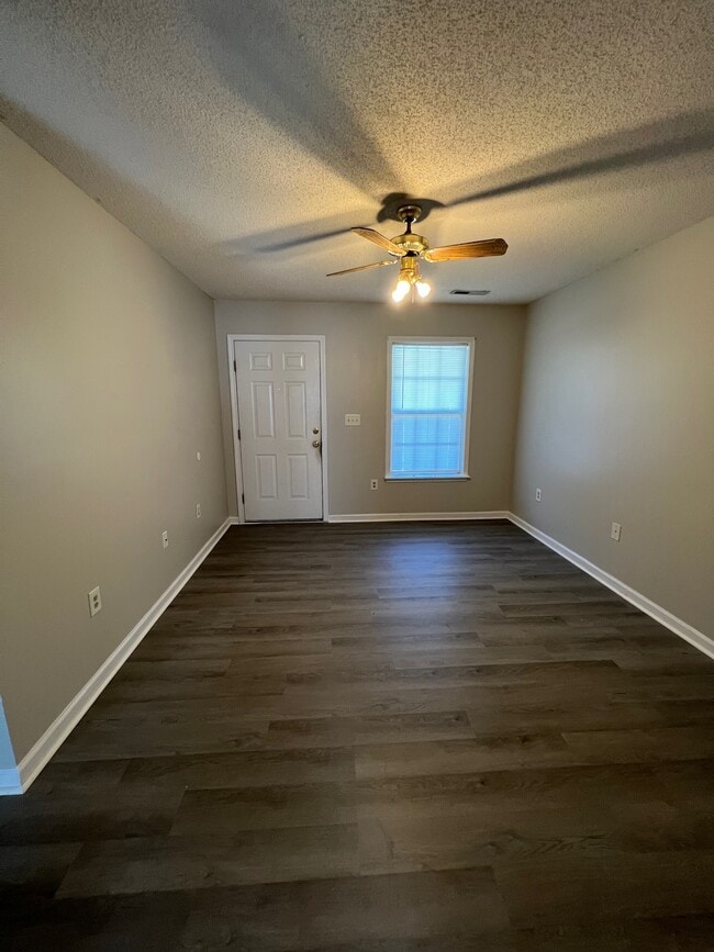 Building Photo - 4319 Hines St Unit C