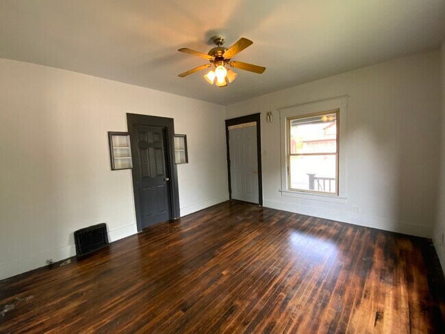 Photo - 909 N Griffin St