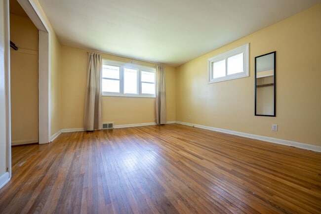 Photo - 1158 Woodstock Ave