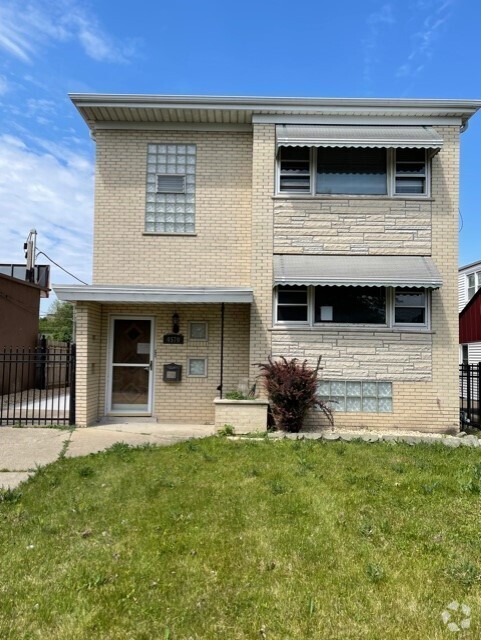 Building Photo - 4570 N Narragansett Ave Rental