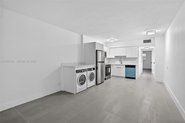 Photo - 1740 Funston St Unidad 5