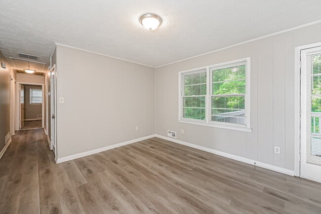 Photo - 355 Arcadia Pl SW