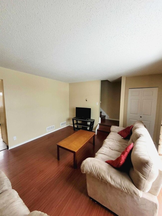 Photo - 2 bedroom in Kitimat BC V8C 1W4