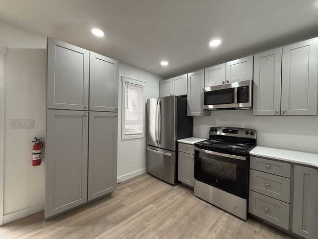 Photo - 719 W College Ave