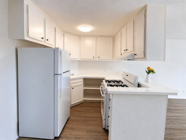 Photo - 509 N Berendo St Unit 110