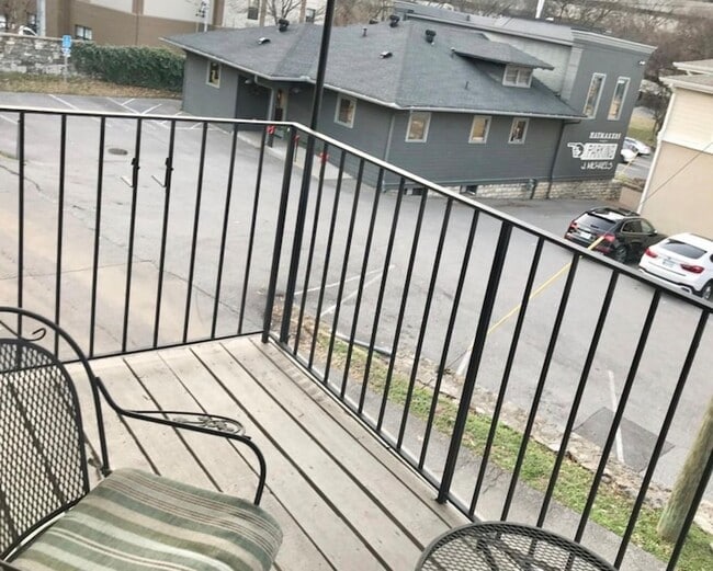 104 St Charles Pl