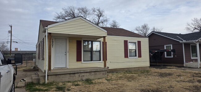 Building Photo - 1907 S Seminole St