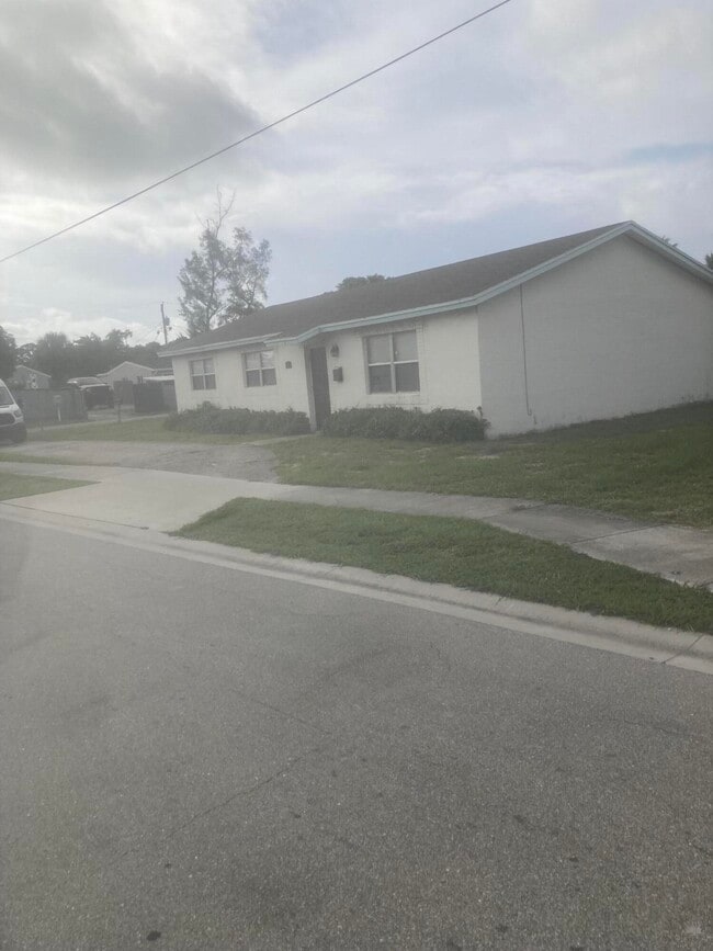 Building Photo - 5713 Candlewood St Rental