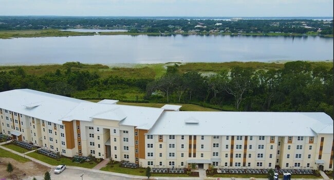 Building Photo - Saunders Lakefront Living Rental