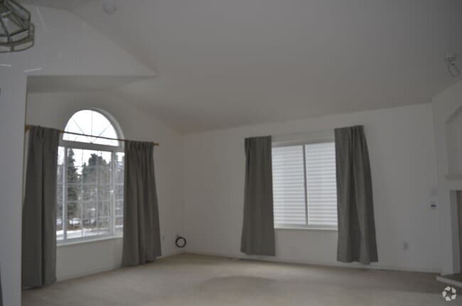 Building Photo - 3 bedroom home conveniently located