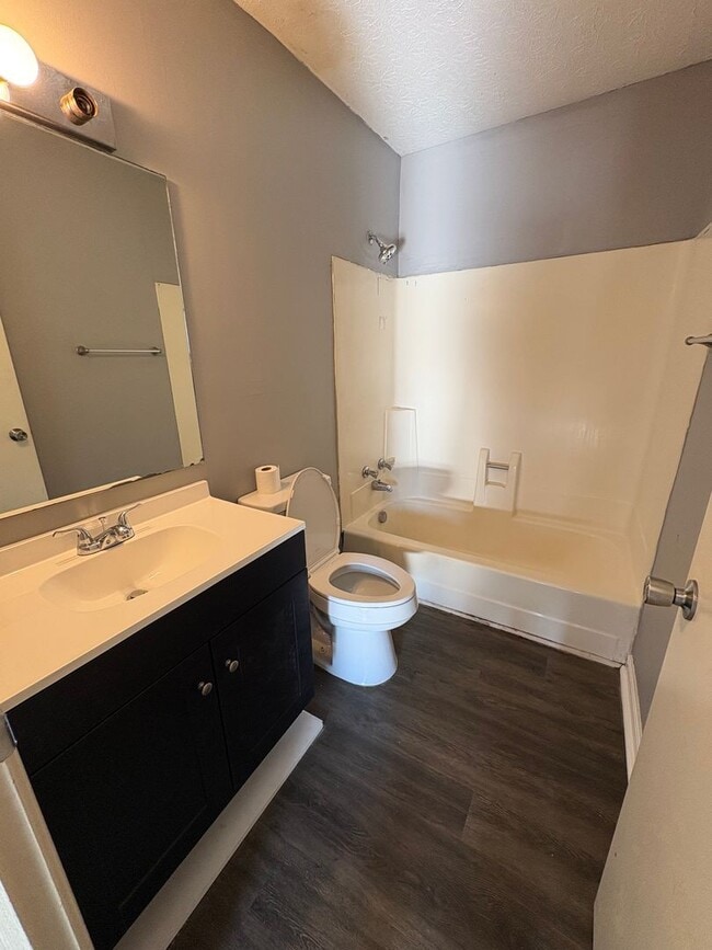 Photo - 840 Lynnwood Way Unidad B