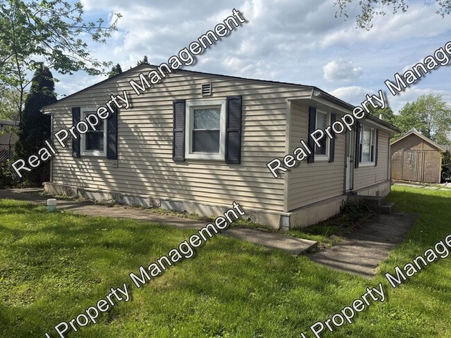 Building Photo - Updated 3 Bedroom Ranch