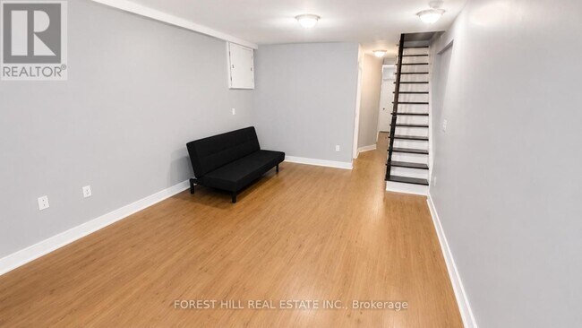 Photo - 634 Shaw St