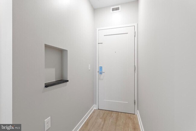 Photo - 1320 Fenwick Ln Unit 402