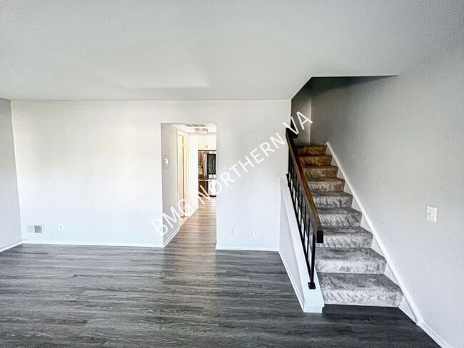 Photo - 2689 Glengyle Dr