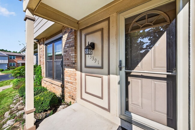 13391 Hiddendale Ln