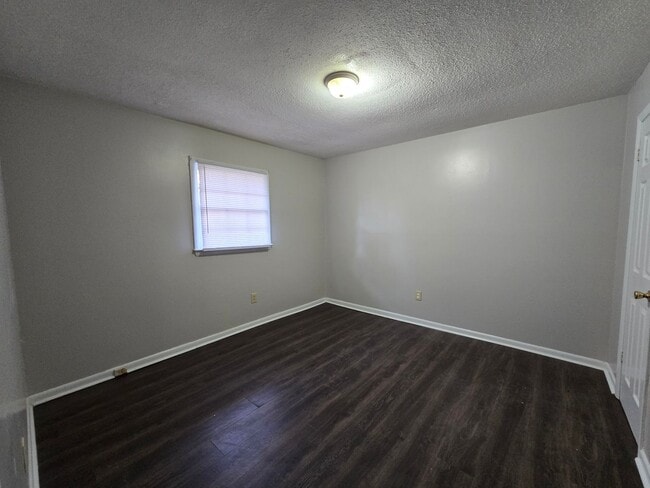 Building Photo - 2305 Emily St