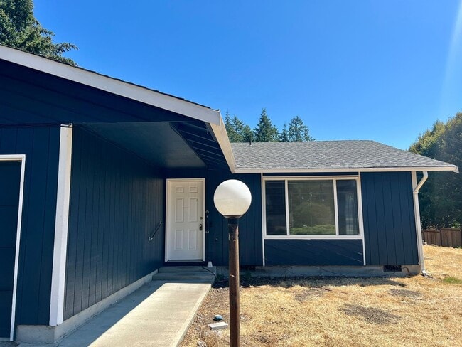 Building Photo - 9236 White Fir Dr NE