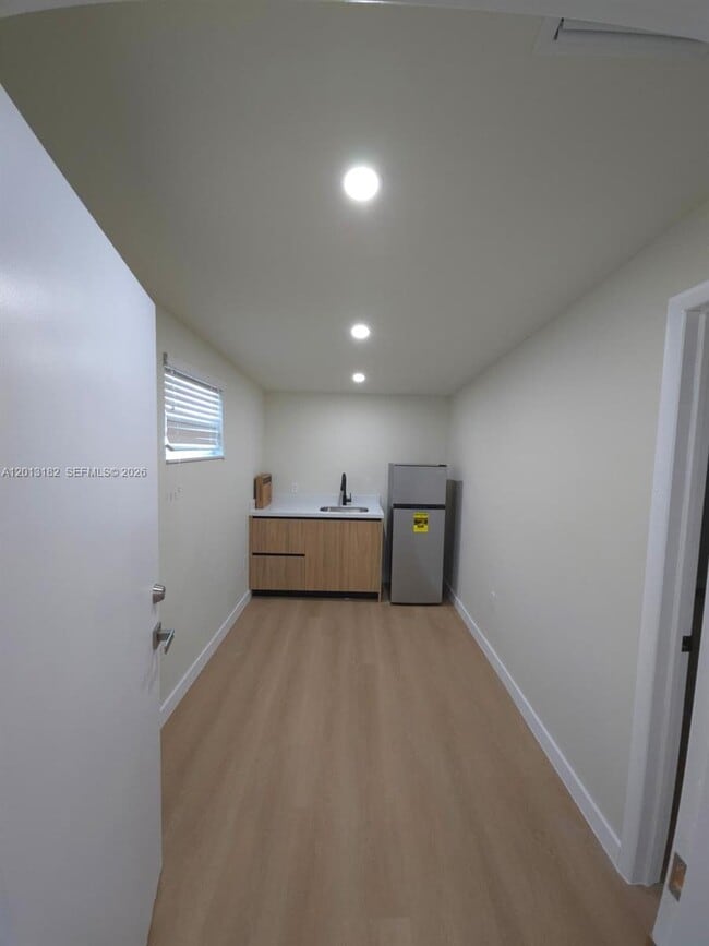 Building Photo - 720 NW 33rd Terrace Unit 1