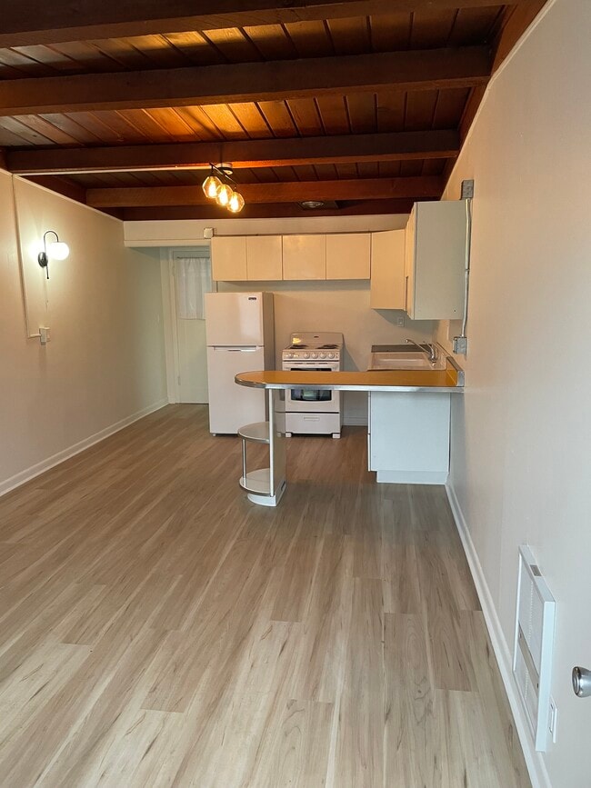 Photo - 1110 NW Harrison Blvd Unit 1110 NW Harrison Blvd