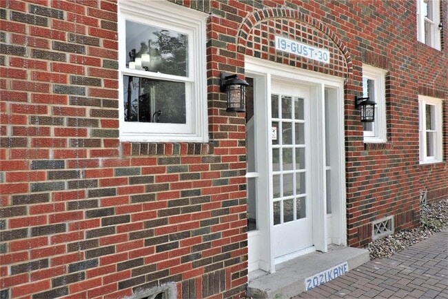 Photo - 2021 Kane St Apartment Unit 6