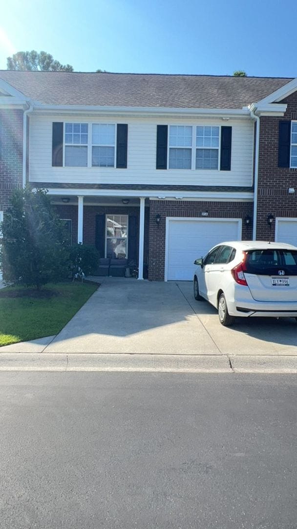 Building Photo - Inverness Townhome with Garage