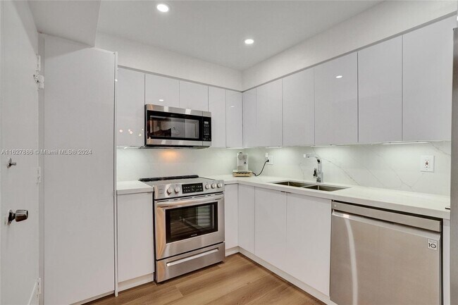 Photo - 400 Kings Point Dr Unidad 418