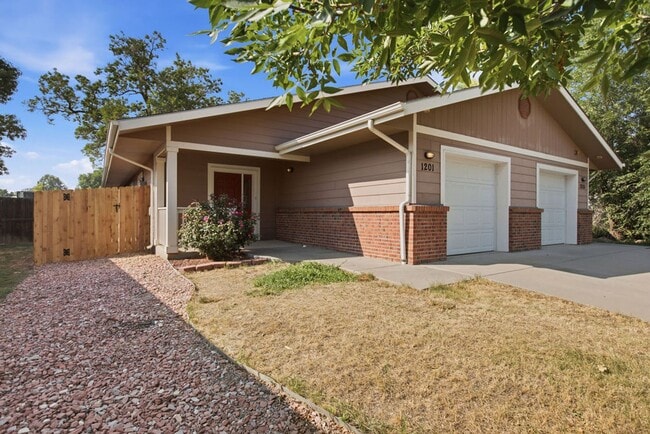 Photo - 1201 Raven Pl