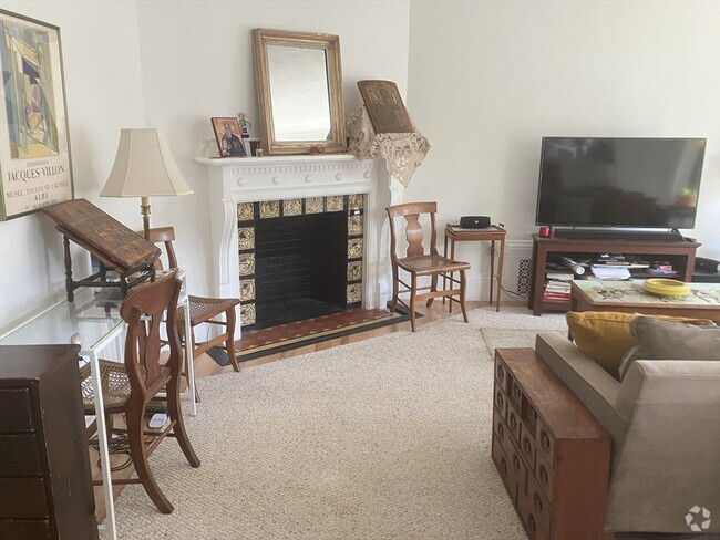 Building Photo - 19 Kenilworth St Unit 2 Rental